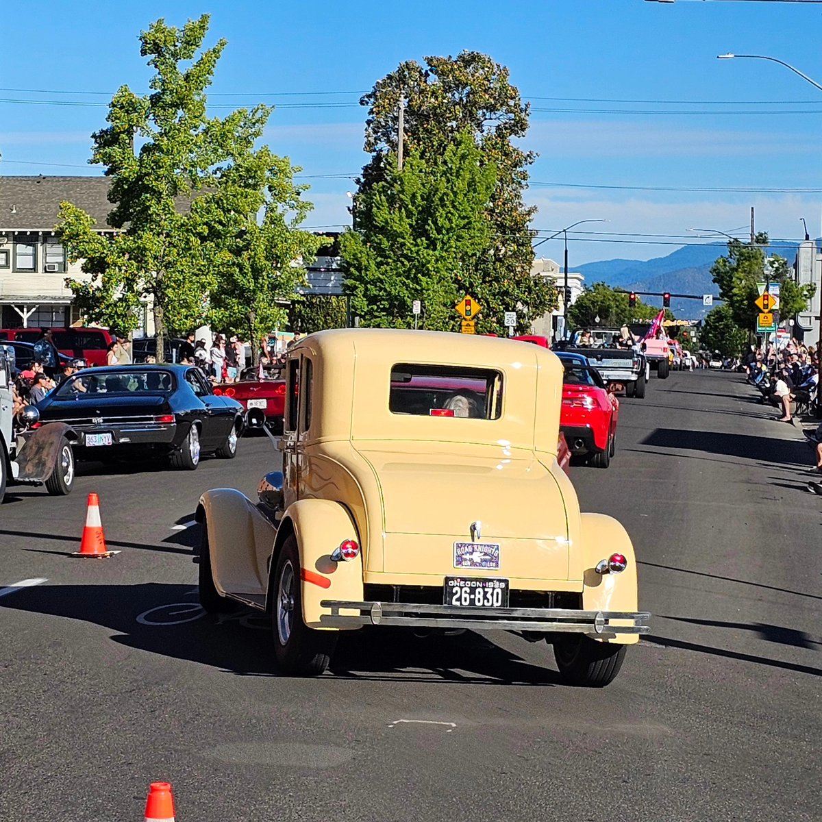 Start your engines—the 40th annual Medford Cruise rolls into town this Saturday, June 14! 🚗

📍Show &amp; Shines car show: 11 a.m. to 4 p.m. at Fichtner-Mainwaring Park
🛣️ Cruise through downtown: 5 to 8 p.m.

For more info and road impacts 👉 medfordoregon.gov/News-Articles/…