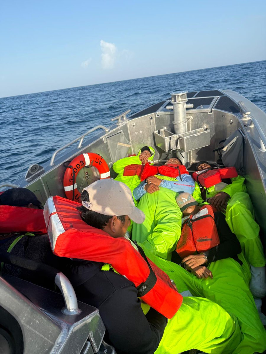 USCGHeartland's tweet image. The @USCG and @CBPAMO interdicted and detained 13 Mexican fishermen engaged in illegal fishing and seized approximately 1500lbs of red snapper in federal waters off southern #Texas, Today.
More here: bit.ly/4l5ZZHR