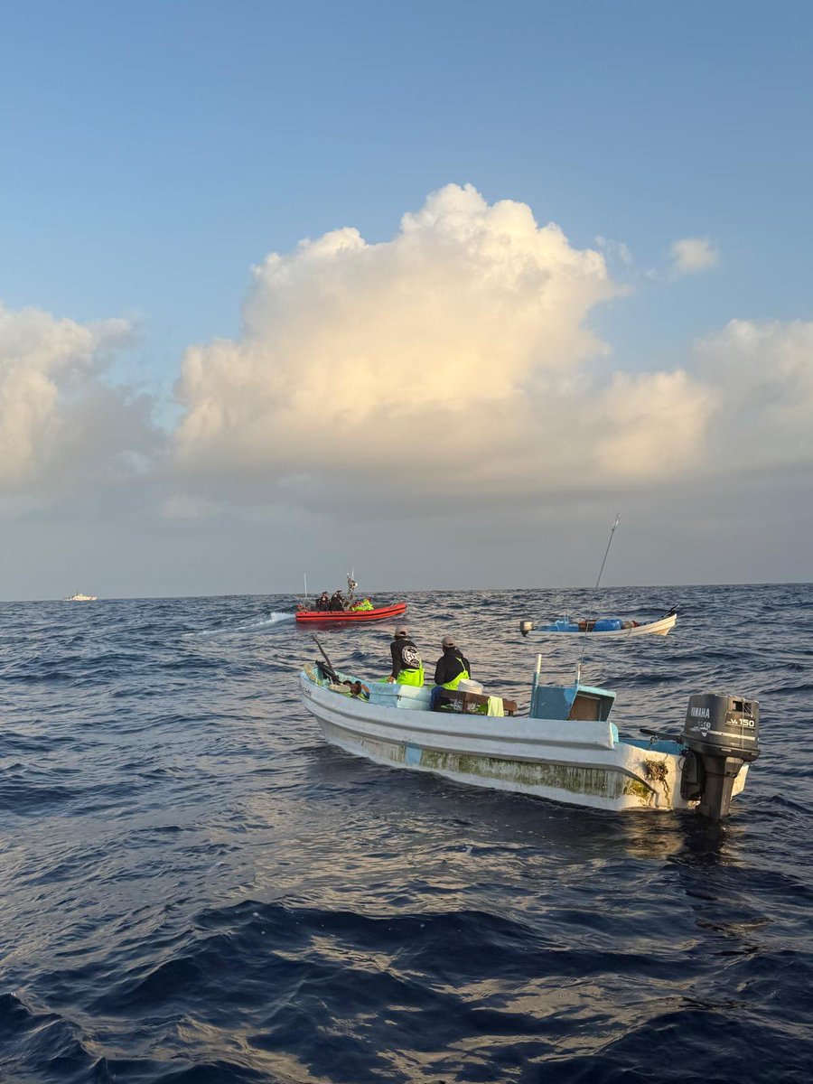 USCGHeartland's tweet image. The @USCG and @CBPAMO interdicted and detained 13 Mexican fishermen engaged in illegal fishing and seized approximately 1500lbs of red snapper in federal waters off southern #Texas, Today.
More here: bit.ly/4l5ZZHR