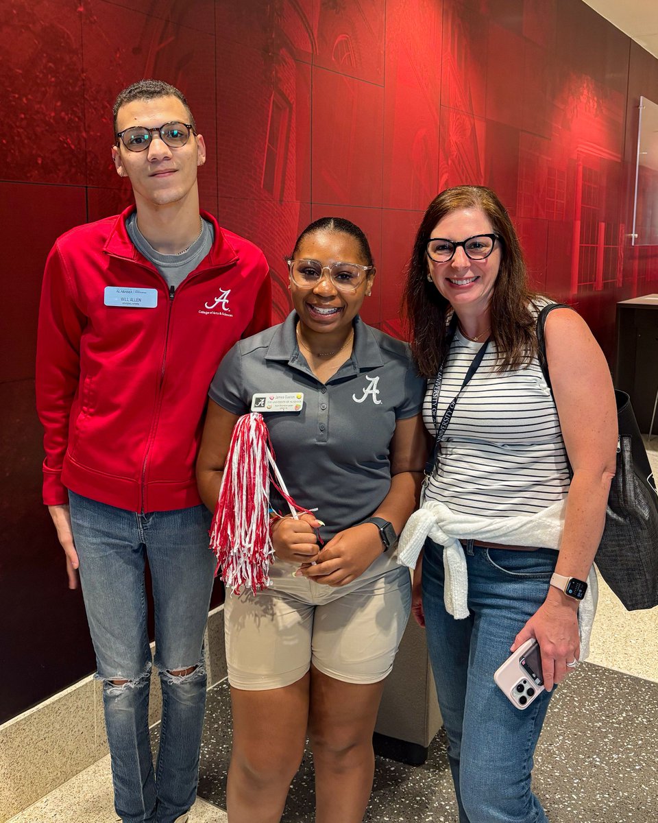 UAAlumniAssoc's tweet image. Shoutout to the Future Alumni Association 🌟 Our FAA team has had a blast welcoming incoming freshmen to campus at Bama Bound. FAA is a great way for students to connect with Bama alumni! Current students can join at uanaa.link/faa ❤️