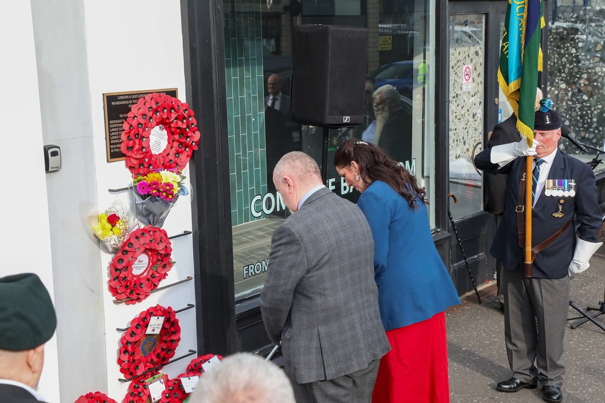 This evening i had the honour of laying a wreath on behalf of <a href="/duponline/">DUP</a> alongside Deputy First Minister <a href="/little_pengelly/">Emma Little-Pengelly BL</a> at the memorial service to remember the 6 off duty British soldiers murdered by the IRA after the 1988 fun run.
We will remember their Service and Sacrifice.