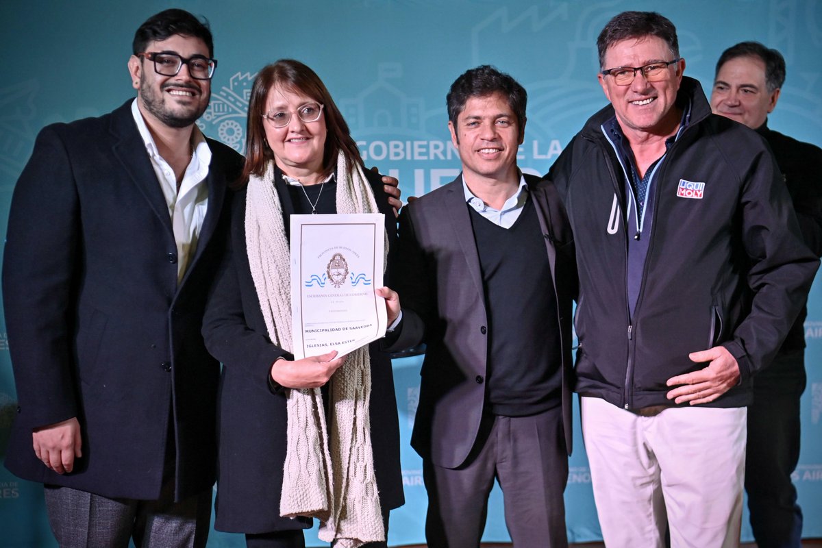 Ayelen Duran (@ayeduran) on Twitter photo Esta mañana estuvimos en Pigüé, Saavedra, junto al gobernador <a href="/Kicillofok/">Axel Kicillof</a>, que encabezó la entrega de nuevos patrulleros y una ambulancia, así como de 115 escrituras.
En la PBA tenemos un gobierno que entiende que los problemas de nuestras comunidades se resuelven con políticas Esta mañana estuvimos en Pigüé, Saavedra, junto al gobernador <a href="/Kicillofok/">Axel Kicillof</a>, que encabezó la entrega de nuevos patrulleros y una ambulancia, así como de 115 escrituras.
En la PBA tenemos un gobierno que entiende que los problemas de nuestras comunidades se resuelven con políticas