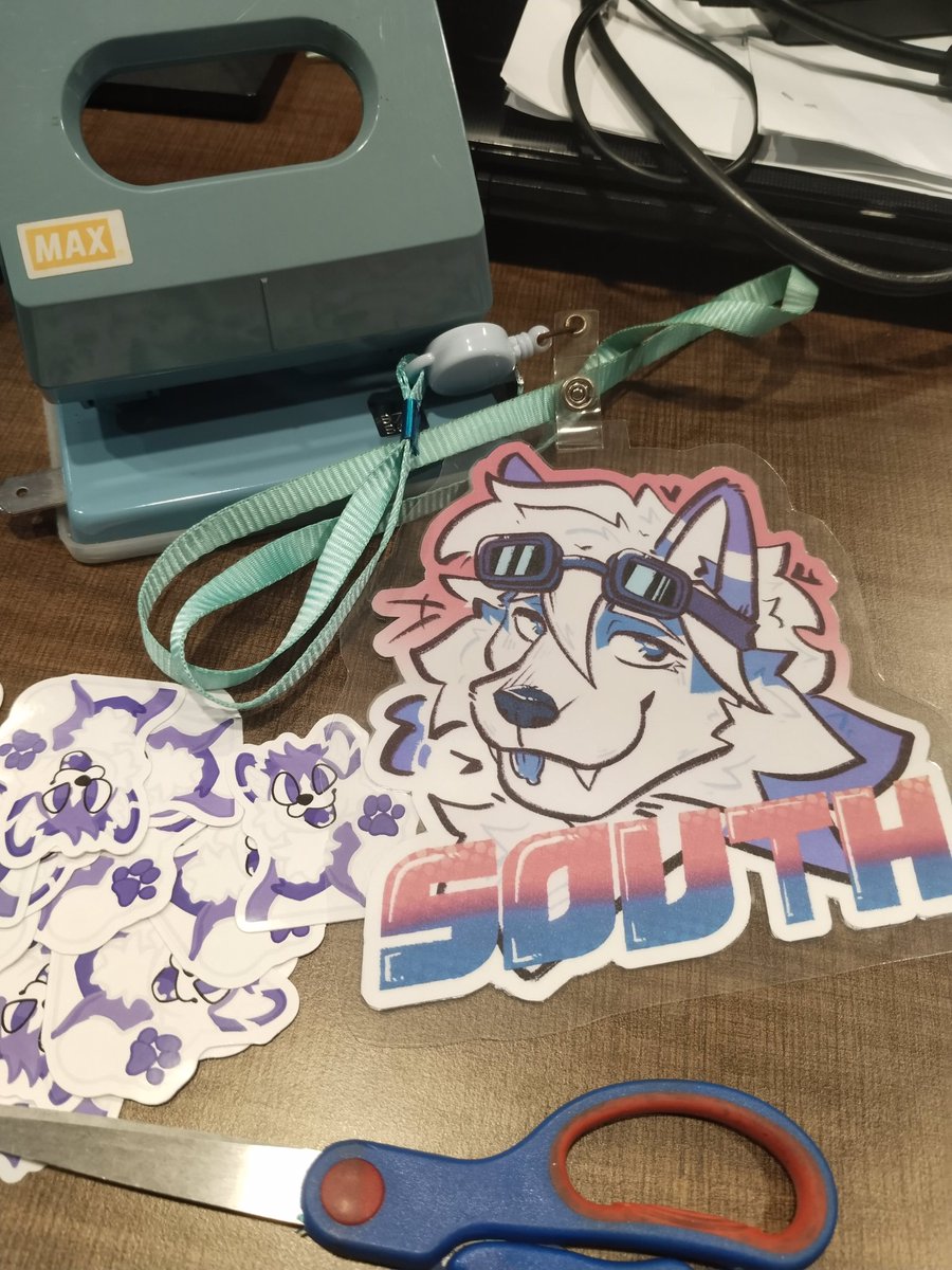 gdwt_gd's tweet image. Im going to Paws N Pencil tomorrow! Please say hi if you see me, ill give sticker :3
This would be my first time going to an event like this, so everything is going to be new experience. Im extremely excited for tomorow!! :D
🖌️ epic badge by @AleyyyCat_