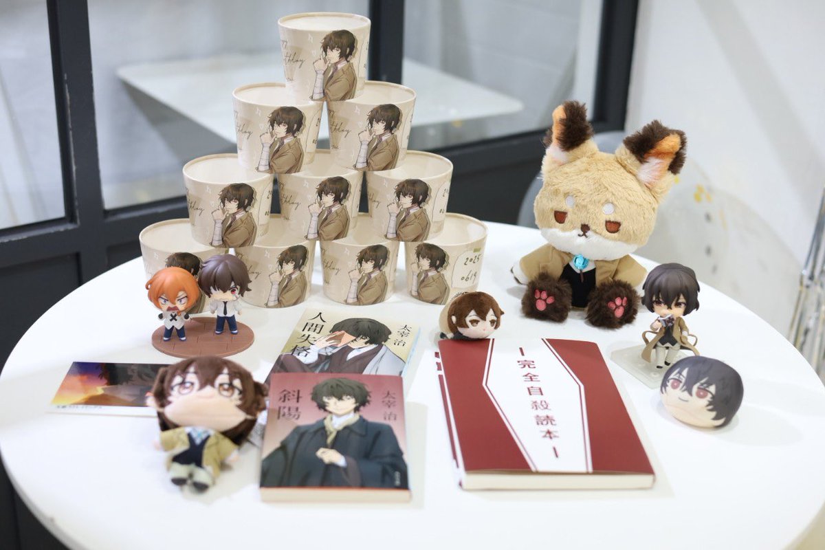 다자이 생일 카페 자율 입장 중입니다!