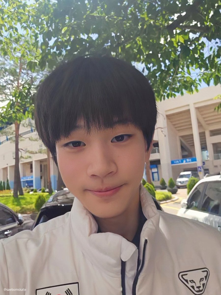 재근이 키만큼 셀카 실력도 자란 듯🤭