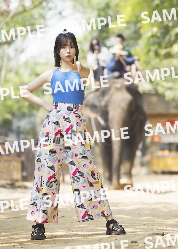 Liyuu2nd's tweet image. ✨発売中👉bit.ly/4i4PjHS✨

#Liyuu 2nd写真集 ヒトミ
￣￣￣￣￣￣￣￣￣￣￣￣
🩵ゲーマーズ特典
ブロマイド1枚　※絵柄3種｜ランダム

#Liyuuヒトミ