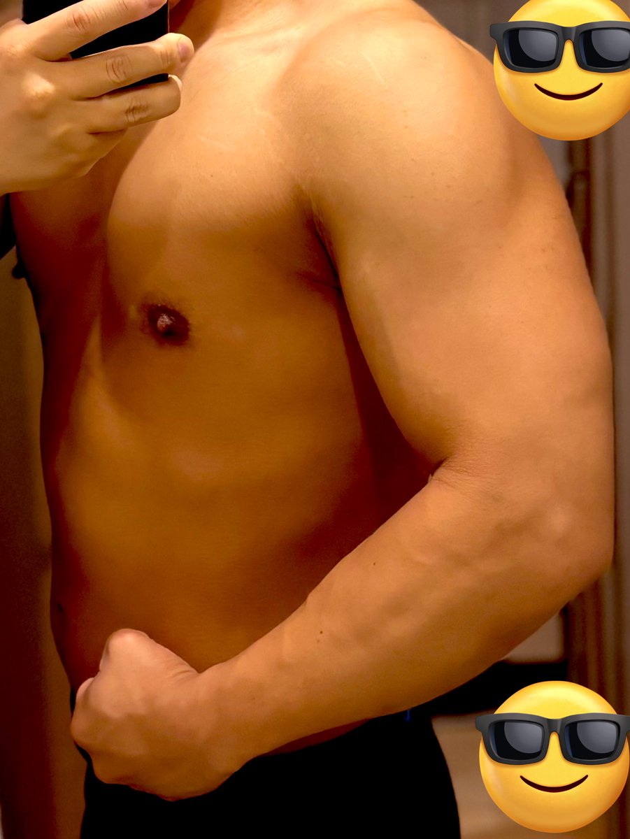 こんにちは！
夏にむけてどんどんムチムチしていく
英です！

本日は
ノリさん<a href="/tun_d_nori/">DJ_NORI</a> 
大地さん <a href="/BN_daichi_2/">BLACK NUDE ケビン・大地</a> 
ニックさん<a href="/Nick_blacknude/">Nick</a> 
英
の4人営業です！

6月ももうすぐ折り返し！
<a href="/clubblacknude/">新宿二丁目CLUB BLACK NUDE (B1)</a> でたくさんの筋肉をみて、お酒をのみながら一足早い夏を体験しにきてみてはいかがですか？