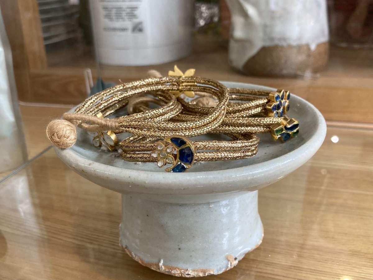 tsomoriribunko's tweet photo. 5000円以上のお買い物の際、差し上げているショッパーは、ウダイプルで作っています。製品にならなかった布をアップサイクルしたものです。現在お渡ししているのは人気のカダム柄です！
また次回ツォモリリのショッパーをご持参され、5000円以上ご購入頂くとかわいいチャームを1つ差し上げます！
#仙川 https://t.co/fIDpSQIbPN