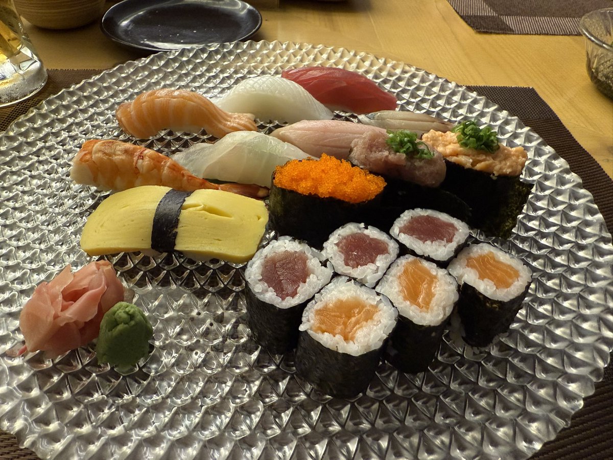 📍ベトナム•ニャチャン🇻🇳

居酒屋きわみ&amp;寿司きわみ🇯🇵

居酒屋の方にはカジワラさん、寿司の方にはハナオカさんが居てメニューも日本語で書いてあるので安心です🍣
価格はローカルのお店に比べて高価です。