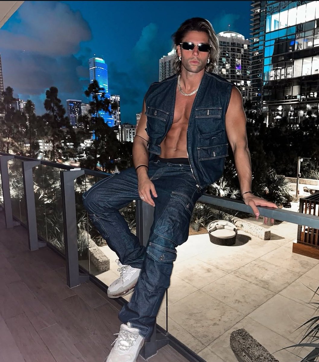 awonderfulday21's tweet photo. Q bien te sienta Miami, Lu😍
#LCDLFAllStars 
#LucaOne13J https://t.co/ON3DPhlyQc