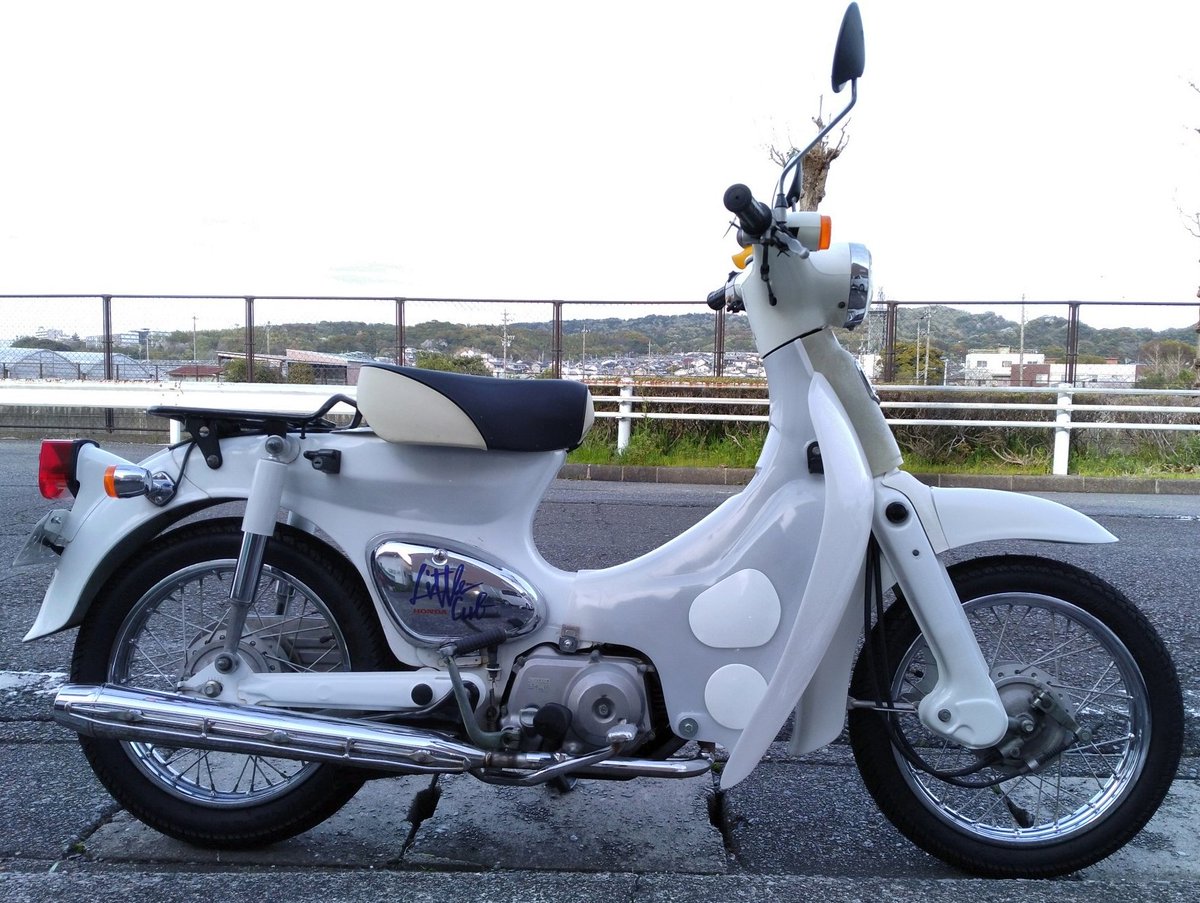yu_yake_bike's tweet photo. １年ほど前にジモティで譲っていただいたリトルカブさん🛵自走出来るけどジェネレーター内に浸水、セルモーター周りはサビサビでセル回らずでした😬車体は磨いてピカピカ✨全波＋ＳＲ４００のレギュレーターにしました。今は家族の所有物になってます #リトルカブ #littlecub https://t.co/67y3YblSZh