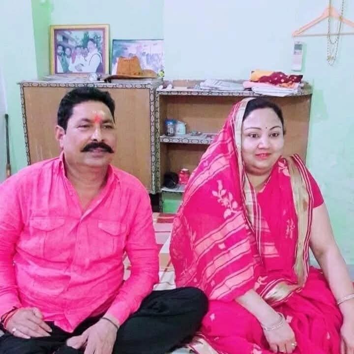 Anant Kumar Singh (@mla_anantsingh) on Twitter photo यश के नवप्रतिमान बनो तुम,प्रेम चहुँदिश मिले तुम्हें
जिस पथ पर भी पाँव बढाओ विजय अहर्निश मिले तुम्हें
ॠद्धि-सिद्धि,आयुष्य,नव निधि- सतत तुम्हारे साथ रहें
जीवन के आँगन में हरदम सुख की बारिश मिले तुम्हें।।
आपको जन्मदिन की आकाश भर भर की बधाई एवं अनंत शुभकामनायें।❤️🙌🏻
<a href="/NilamDeviBihar/">Neelam Devi</a> यश के नवप्रतिमान बनो तुम,प्रेम चहुँदिश मिले तुम्हें
जिस पथ पर भी पाँव बढाओ विजय अहर्निश मिले तुम्हें
ॠद्धि-सिद्धि,आयुष्य,नव निधि- सतत तुम्हारे साथ रहें
जीवन के आँगन में हरदम सुख की बारिश मिले तुम्हें।।
आपको जन्मदिन की आकाश भर भर की बधाई एवं अनंत शुभकामनायें।❤️🙌🏻
<a href="/NilamDeviBihar/">Neelam Devi</a>