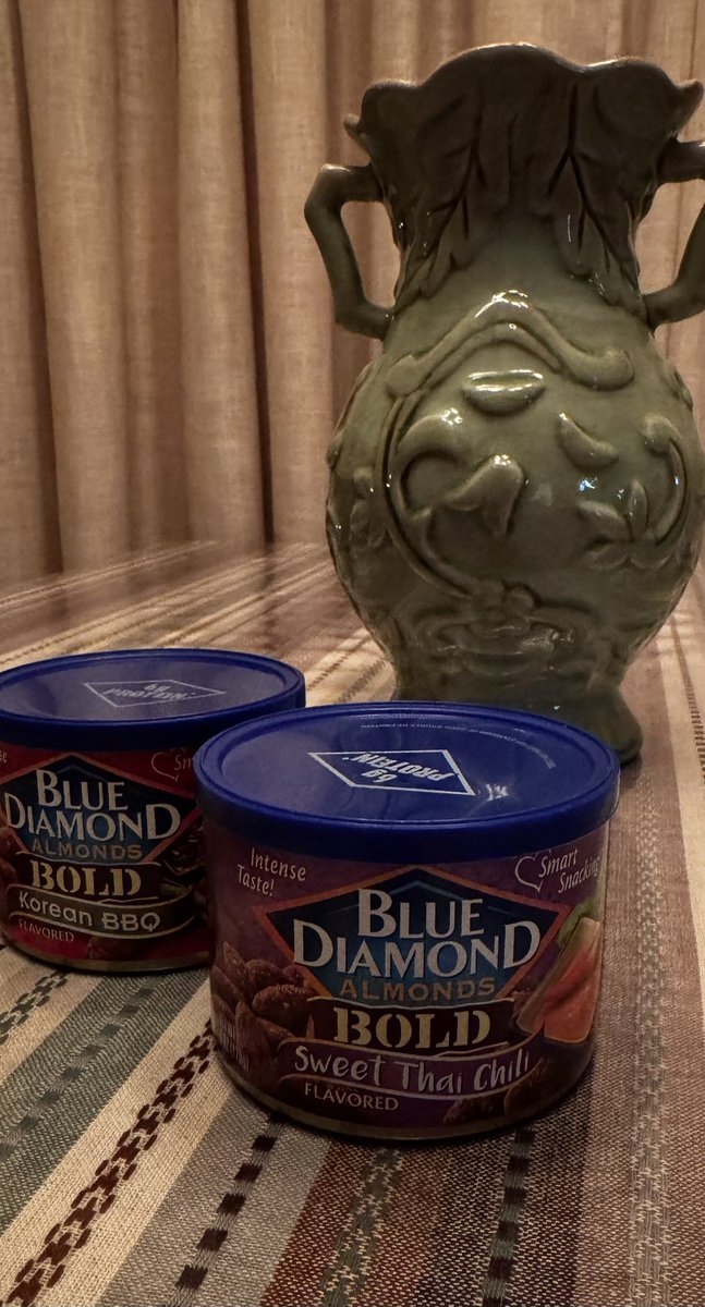 UnpackGriefPod's tweet image. Just ate about a dozen @BlueDiamond Sweet Thai Chili almonds.
These are amazing!