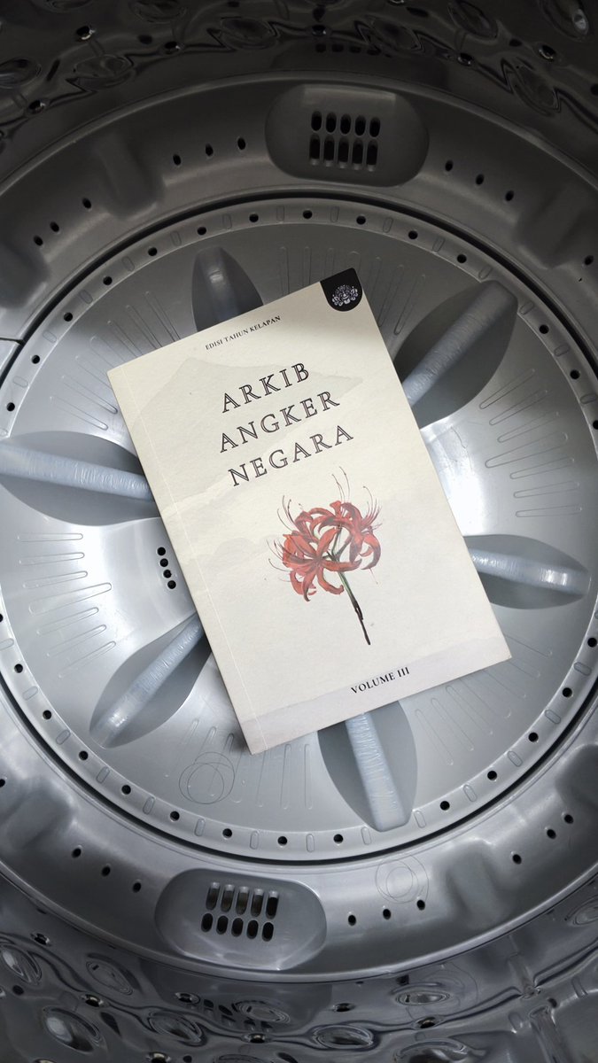 nikillas's tweet photo. 📚 Arkib Angker Negara Vol 3
✍️ Pelbagai Penulis

Cerita paling suka:
1. Hantu Mesin Basuh - x tercapai dek akal mesin basuh woi!!
2. Perayau - Dulu teringat masa kecik2 kena sakat dgn hantu air.
3. Majnun - Ending dia. 🫣
4. M.A.Y.A.T. - Un-sangka-able https://t.co/d6JfhrxT5f