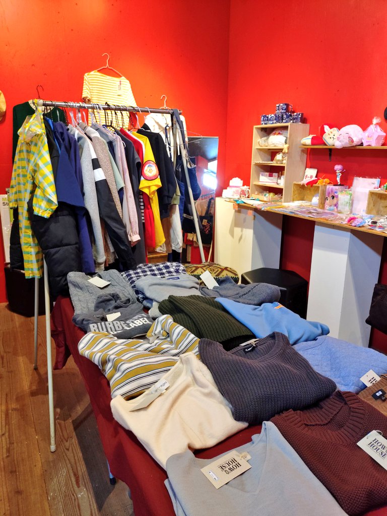 【EAST】 gallery-R&amp;G
「JUNK MARKET」第二弾、あっという間にあと2日❕️

ワケありのHOWHOUSE商品や、様々なジャンルの古着、リユース雑貨などが目白押し！掘り出し物もきっとある、ぜひ楽しんでご覧ください♪
ご来店お待ちしております✨️
staff.O

🏠️2025年6月15日㈰ まで
🈺17:00まで