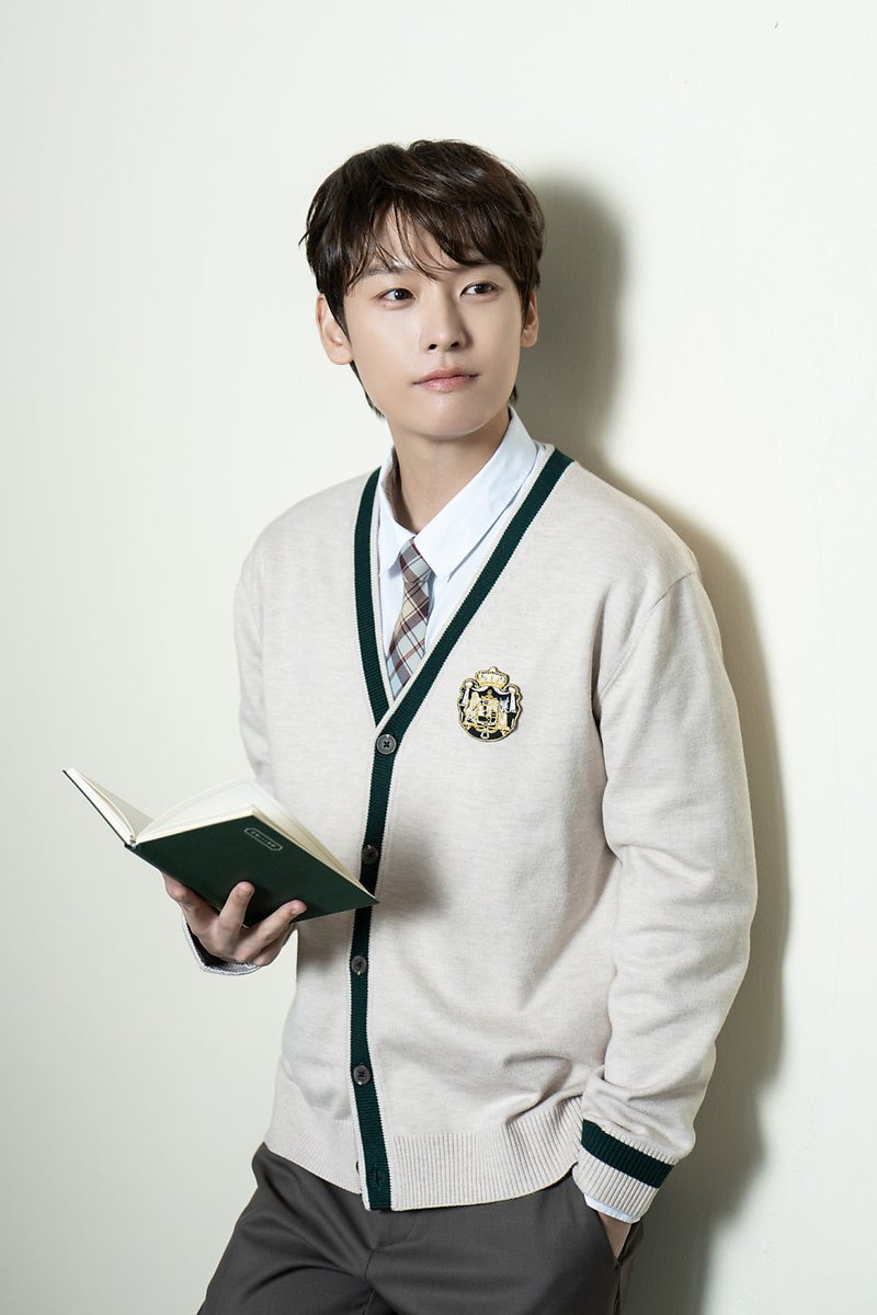 coquetang's tweet photo. 잘자라서 김대리가 된다 https://t.co/m65y332xyj