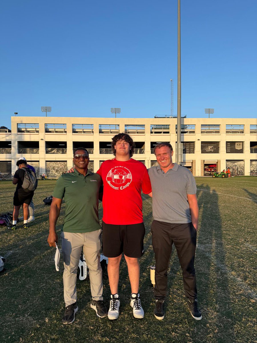William Cimmino (@williamcimmino4) on Twitter photo After a great conversation with <a href="/CoachJPRoberts/">Coach John Roberts</a> i'm blessed to receive my first offer from <a href="/ULV_Football/">La Verne Leopards Football</a> thank you for the opportunity #sagU #HWPO
<a href="/D_TKelly/">Darius Kelly</a> <a href="/CoachMcClureTBA/">Derek McClure</a> <a href="/saguarofootball/">Saguaro Football</a> <a href="/Coach1Fernandez/">Julius Fernandez</a> After a great conversation with <a href="/CoachJPRoberts/">Coach John Roberts</a> i'm blessed to receive my first offer from <a href="/ULV_Football/">La Verne Leopards Football</a> thank you for the opportunity #sagU #HWPO
<a href="/D_TKelly/">Darius Kelly</a> <a href="/CoachMcClureTBA/">Derek McClure</a> <a href="/saguarofootball/">Saguaro Football</a> <a href="/Coach1Fernandez/">Julius Fernandez</a>