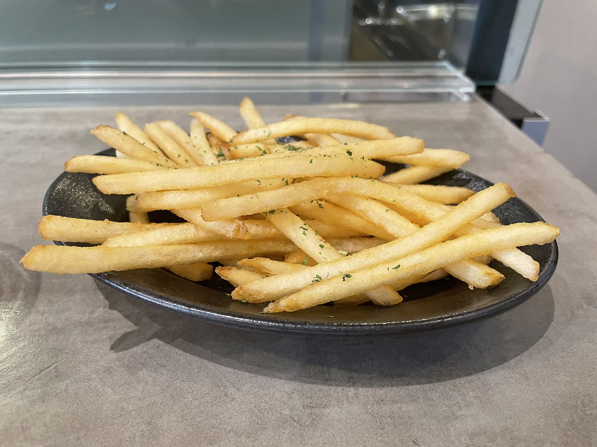 marikina31's tweet image. #PERFECTBEERLABO 
🍺LABO注ぎ白
🍺スパイシーレッドアイ
🍔ギガビアチーズバーガー
🍟いも

いつもSNSの動画で拝見してる
かおり店長にお会い出来てラッキーでした
🍺動画撮らせて頂けて幸せ💞

どんなときも ”いも” は正義👍