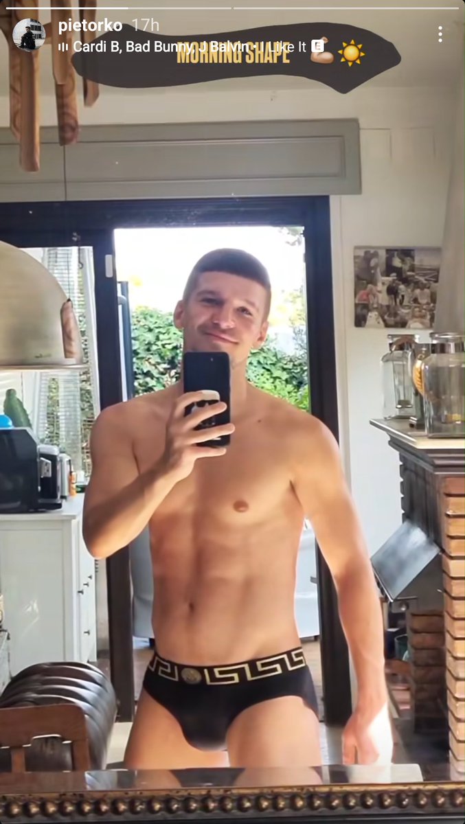 @pietorko on Insta looks so good in briefs. Screenshot plug!

#Briefs
instagram.com/stories/pietor…