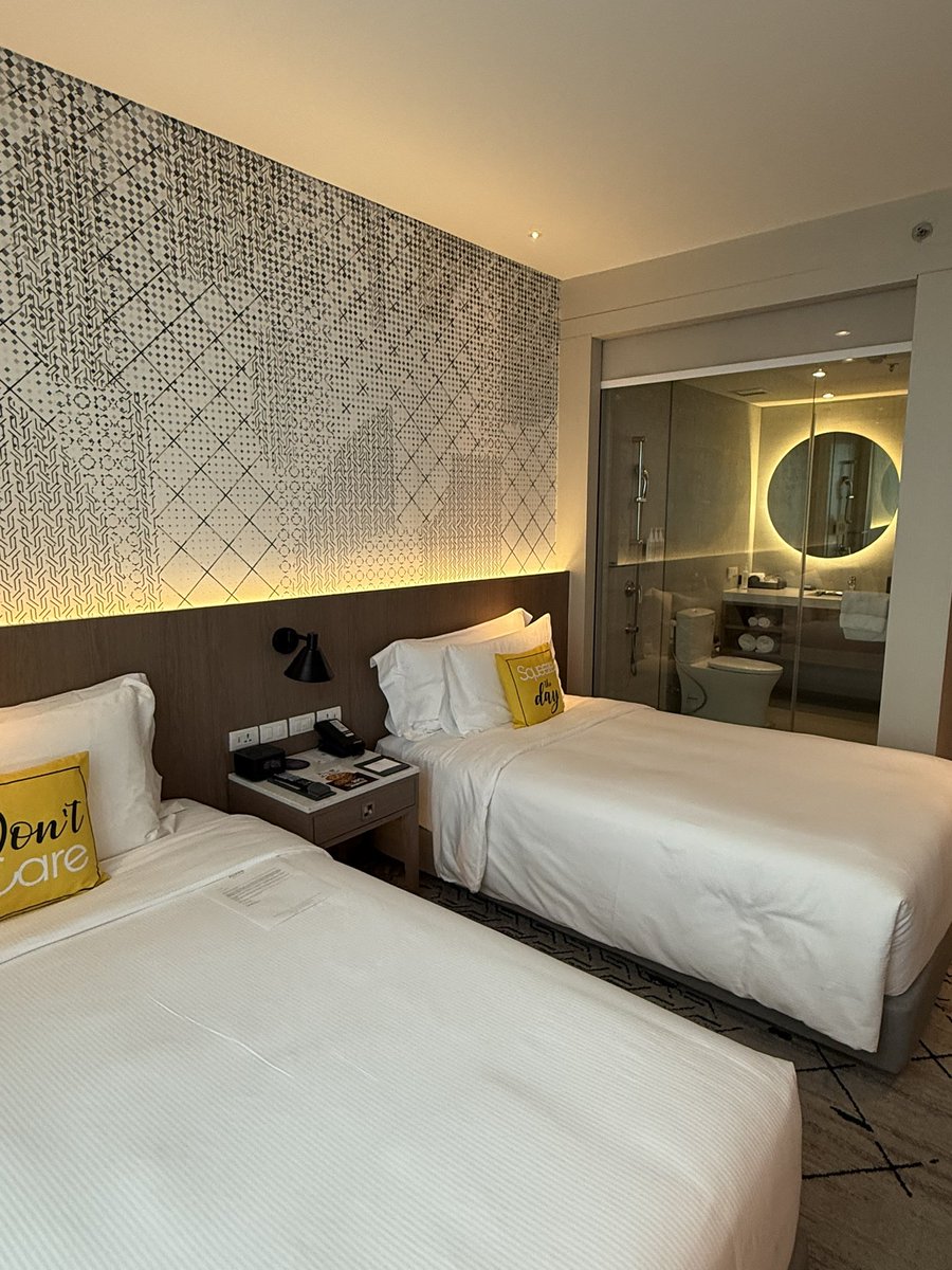 早安☀️薩瓦滴咖

來到曼谷了
但姐比較愛葩達雅耶
到處都是按摩店跟大麻店🤣
不是🫢是路上都不塞車👍