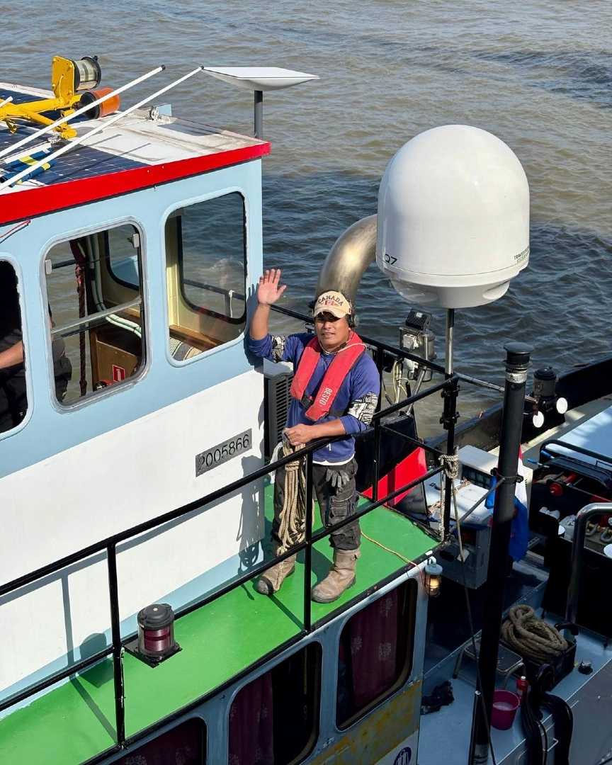 Axxaz_Marine's tweet image. We knew what to find when we visited Carmelo on the mds Riverquest 👀⚓

As always, he's working hard and doing a great job whilst also enjoying the nice weather. 😎

#proudaxxazcrew #crewvisit #greatwork #lovelyweather #axxazeurope #axxazcrew