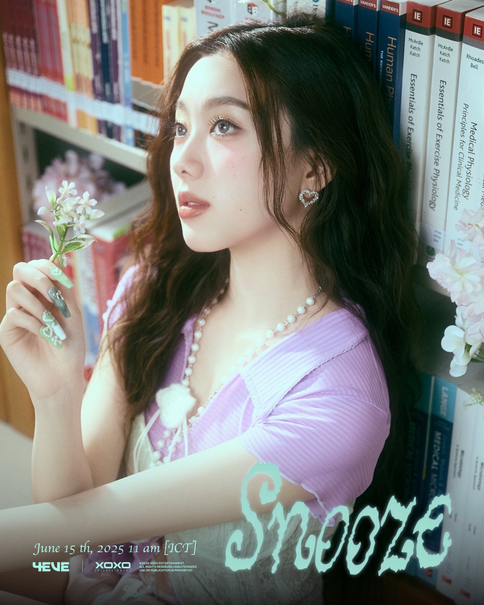 4eveOfficial's tweet photo. AHEYE ᶻ 𝗓 𐰁
4EVE • 𝑆𝑛𝑜𝑜𝑧𝑒 •
KEY VISUAL
────୨ৎ────
🎐OFFICIAL TEASER
JUNE 14TH, 2025 | 7 PM
📖OFFICIAL MV
JUNE 15TH, 2025 | 11 AM
────୨ৎ────
4EVE " GLOW " EP ALBUM
#4EVEsnooze_KeyVisual
#4EVEsnooze
#Aheye4EVE
#GLOWwith4EVE
#4EVE
#XOXOentertainment https://t.co/HwuhGK40Tz