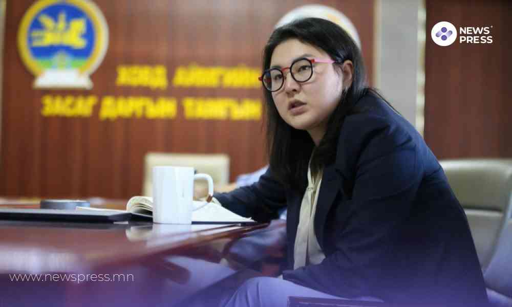 Өмгөөлөгч Б.Мэргэн: Э.Болормаагийн ГХО-тай компаниас хандив авсныг нууж дүгнэлт гаргасан хувийн аудитын компанийн эрхийг цуцалжээ. 

Сүүлд нь албан бичгээр буруугаа хүлээн зөвшөөрсөн боловч хариуцлагаас мултарсангүй. Хувийн хэвшилд нь хариуцлага тооцчихлоо. 

Одоо эрхэм гишүүнд?