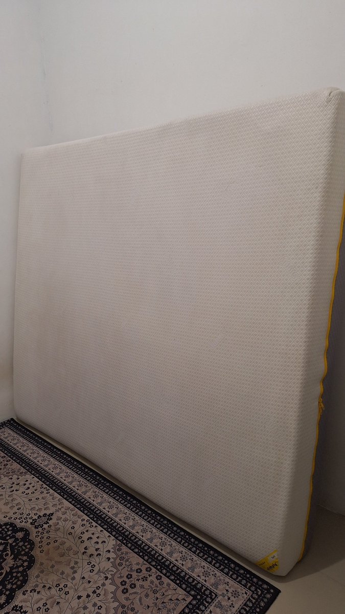 TeukuZH's tweet photo. Dijual Kasur Merek Simply Bed Spring Bed ukuran 180x200 cm (King Size). Kasur dapat digunakan 2 sisi soft dan firm. Kondisi baik dijual karena akan pindahan. Harga Rp. 1.8 Juta. Lokasi Lenteng Agung https://t.co/Oaf9nwH9nz