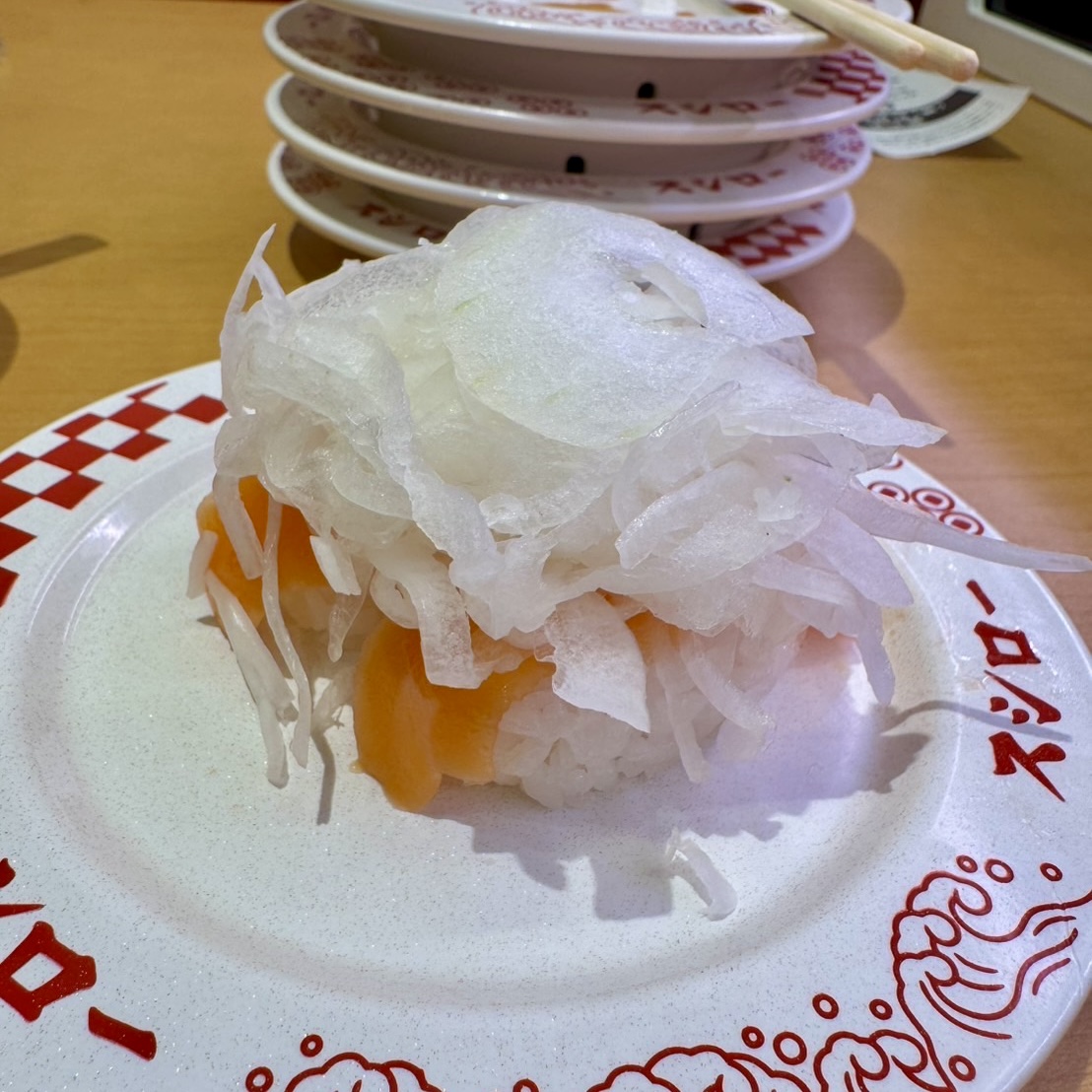 heiheihoihoi1's tweet photo. 分かるぞ。感じる。明らかにさっきまでとは空気が変わった。間違いなく今、この店舗にスシローのエースがシフトインした。 https://t.co/xPpkv69gd2