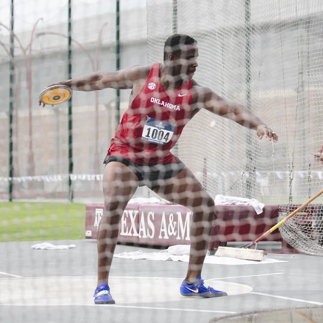 Ralford Mullings leads the NCAA men’s discus final, three rounds in 👀 (67.70m)