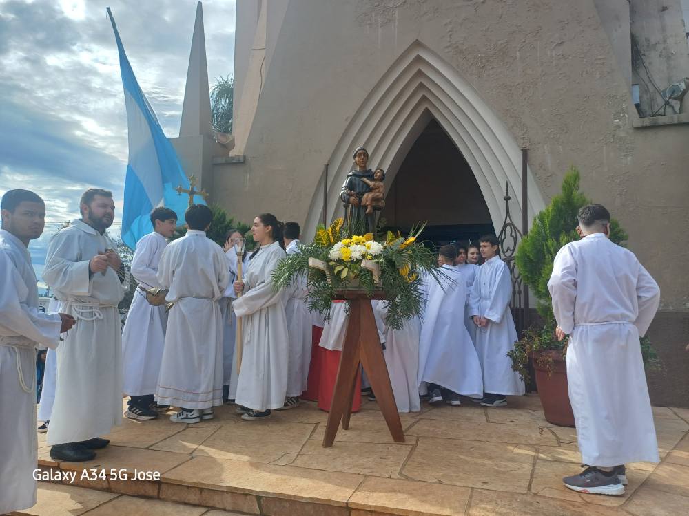Patronales San Antonio,Diócesis de Oberá SAN ANTONIO DE PADUA,presidida por el Padre Obispo MonS. Damián S. Bitar, Señor Gdor Lic Hugo M. Passalacqua, Int. Pablo Hassan, Subsec. de Culto Dra Rossana A. Barrios, Dip. Prov. Rafael P. Pigerl, Dip. Nac. Carlos Fernández, autoridades.