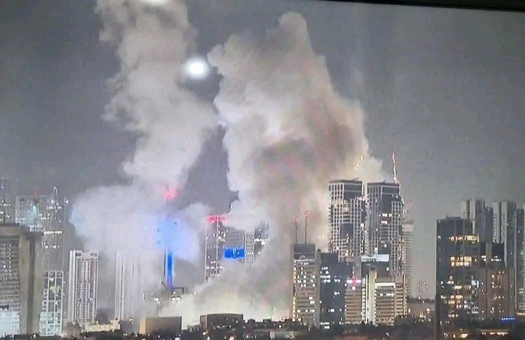 إذا شعرت بذرة زعل لأن تل أبيب تتعرض للقصف ، مهما كان من يقصفها ، فراجع ليس عقيدتك، ولا ديانتك .. راجع رجولتك قبل كل شيء !