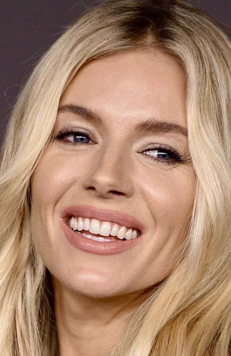 Face has me leaking precum!🔥💦😩
#SiennaMiller