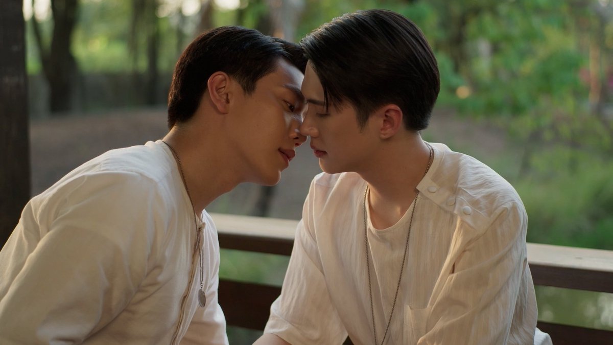 this theerati scene is probably going to last an eternity because there's them apart doing their own stuff, holding hands and talking, then cheek kiss while playing and then normal kiss? like how did we get so much already what else might happen 🫠

#MemoirOfRatiSpecial