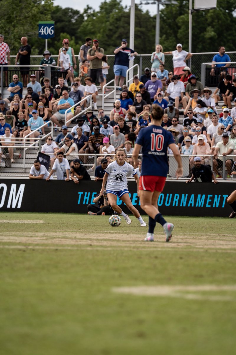 kenzitufts10's tweet image. From idolizing @CarliLloyd at a young age to playing against her!! Full Circle moment!👏🏼👏🏼 @TST7v7 @USWomenTST