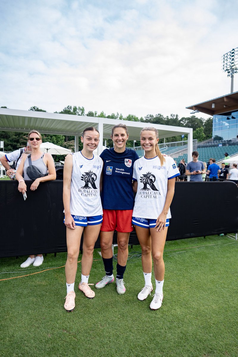 kenzitufts10's tweet image. From idolizing @CarliLloyd at a young age to playing against her!! Full Circle moment!👏🏼👏🏼 @TST7v7 @USWomenTST