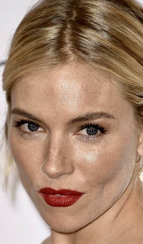 Cover her face with your nut!!🔥💦
#SiennaMiller