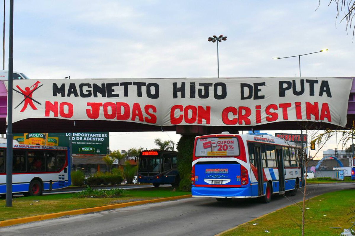En La Matanza vanos de frente manga de caretas.