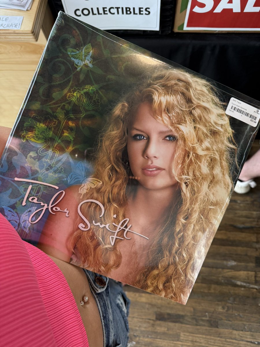 DangitDanielle's tweet photo. What better way to celebrate #SwiftDay ?? #allversionsaretaylorsversion https://t.co/iEVS1HYlfF