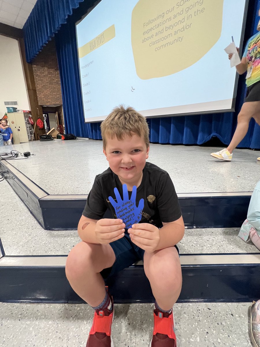 Mrs. Riley tweet media