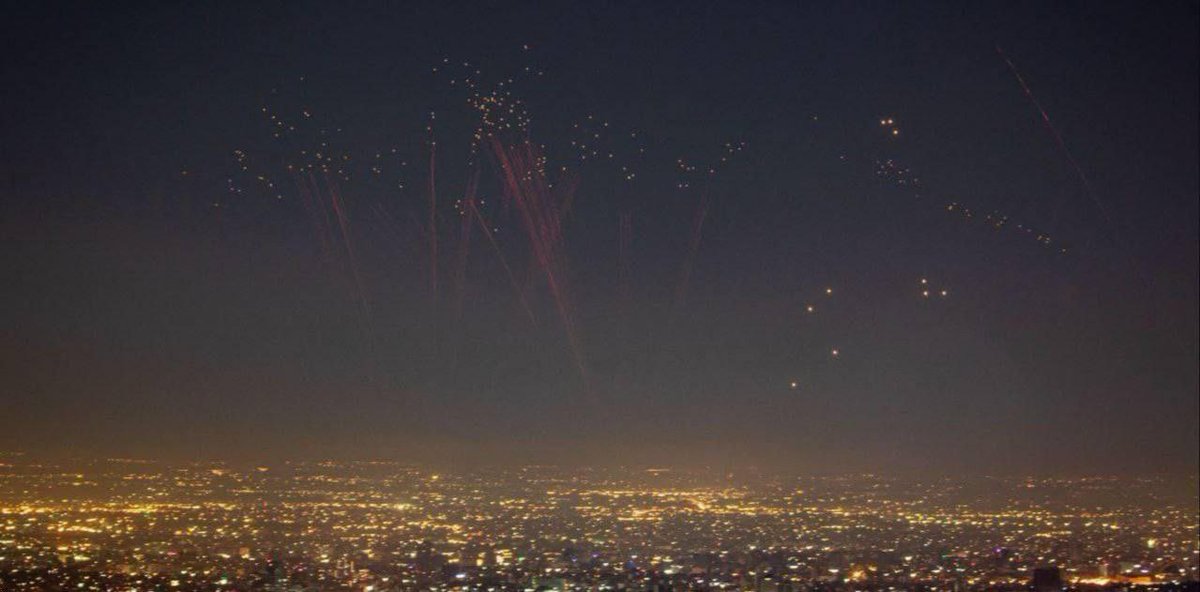 Kudüs özgür olacaksa Gazze feraha erecekse her müslüman devleti 1000 balistik füze atsa İsrail diye devlet kalmaz. 

Telaviv #füze Kuzey Kore