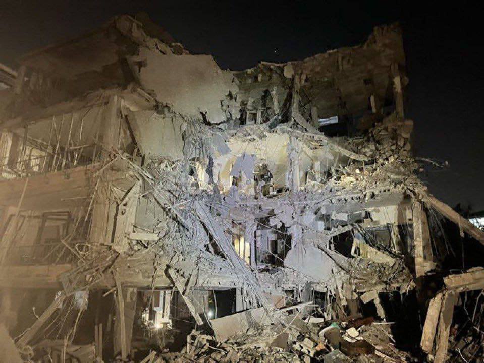 Shamii_awan1's tweet photo. Some serious damage in TelAviv, Israel its Not Gaza
#Iran #ısrael #TelAviv #Tehran #Netanyahu #Khamini #طرد_ادارة_العبث_من_النصر #إسرائيل https://t.co/Sf5Aa1iTxh