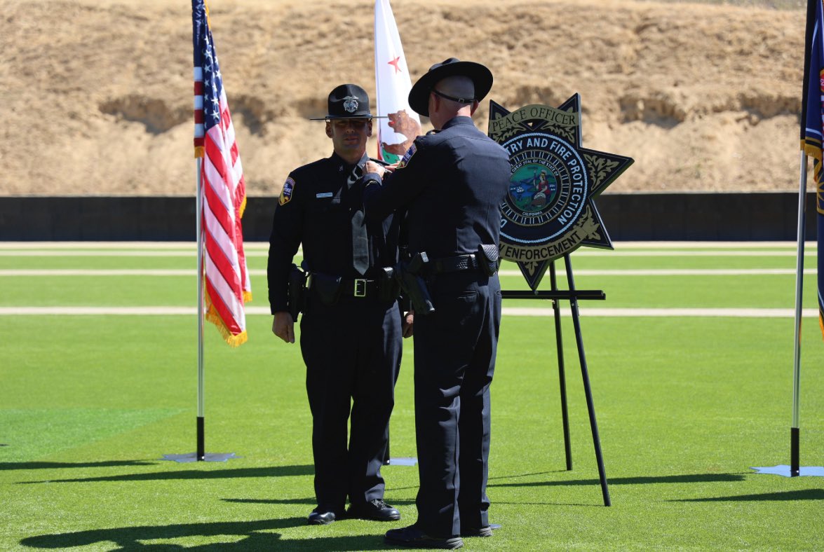 CALFIRE_CHIEF's tweet image. Today we’re celebrating CAL FIRE’s newest Peace Officers!
They’ve completed the challenging Regular Basic Course (RBC), a P.O.S.T. certified program where they built the skills needed for law enforcement—from community engagement and investigations to defensive tactics and…