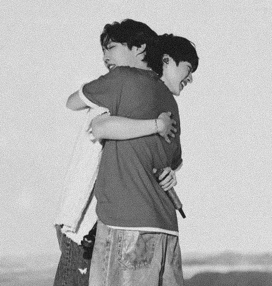 detailsofjin's tweet photo. sun &amp; moon &amp; star https://t.co/crM3d9dBei
