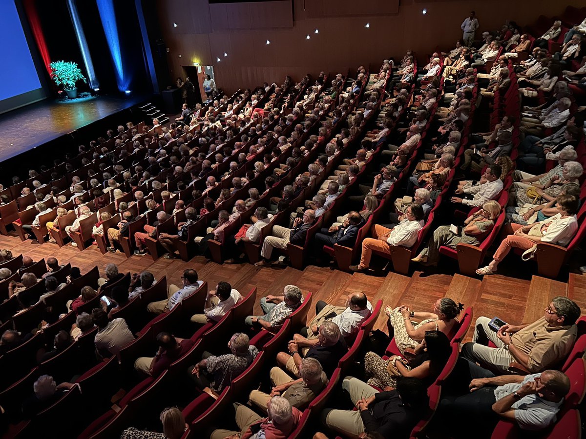 Nouv_Energie79's tweet photo. Nous étions hier à Arcachon au magnifique meeting de @davidlisnard :quel charisme! Quelle analyse des difficultés et des stratégies à mettre en place pour réformer, redonner puissance à la 🇫🇷et sortir du marasme! Que chacun s’imprègne de sa philosophie et adhère à @Nouv_Energie ! https://t.co/WVh7n63UMz