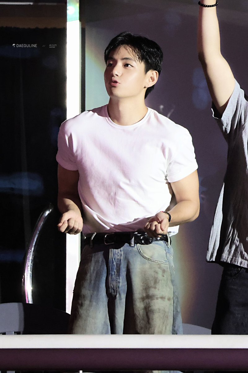 홈마님들 돌아오고 계시는거 넘 울컥해( ᵒ̴̶̷̥́◡ ᵒ̴̶̷̣̥̀⸝⸝)