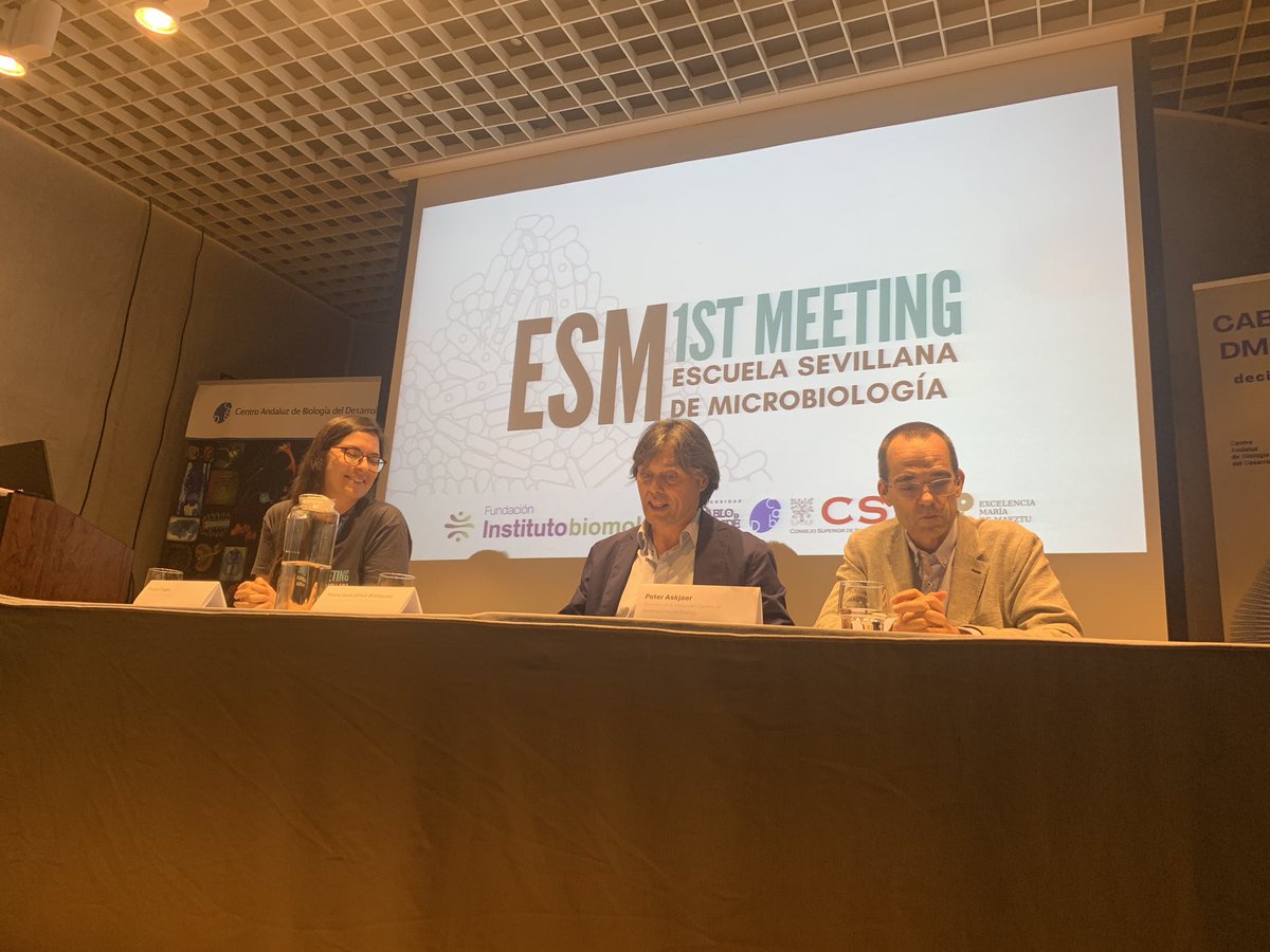 smani_lab's tweet image. Ayer se celebró con éxito la I Jornada de #ESM en @CABD_UPO_CSIC al que asistieron &amp;gt;100 microbiólogos sevillanos. Como co-organizador quiero dar las gracias a nuestra institución&amp;amp;patrocinador #FundaciónInstitutoBiomol por el apoyo que fue clave para la celebración de este evento