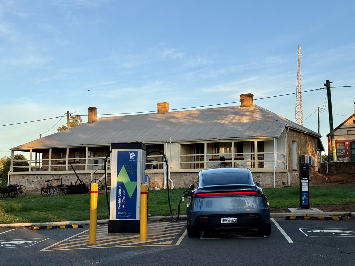 harald_murphy's tweet photo. #AUSYtour #AUSYerrand
@Tesla @TeslaAUNZ #NewModelY
Day 1
Arrived #Northampton #WesternAustralia after traveling 248km from #JurienBay. Efficiency 181Wh/km. Charging at the @SynergyEnergy #WAEVNetwork 150kW @KempowerOyj #FastDC charger. https://t.co/SP2NhFJfoD