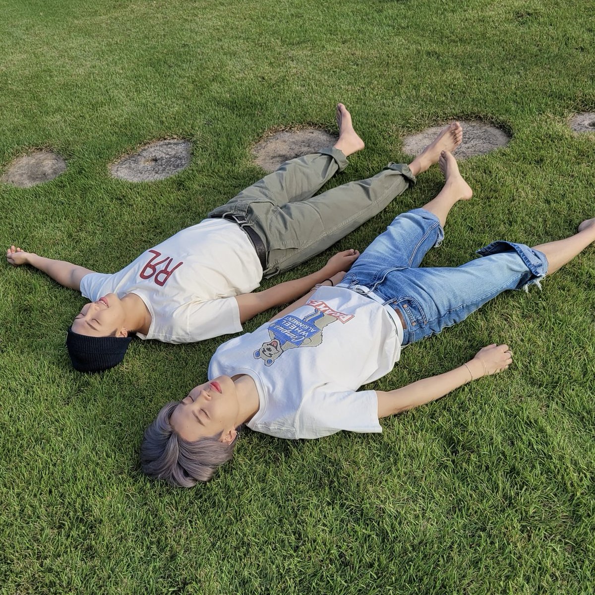 14/06/25 Jimin menyebutkan dalam postingannya di Weverse bahwa semalam ia minum dan ngobrol sepanjang malam bersama Namjoon.

📝 Part Namjoon disebutkan: 
"Hari ini aku terus kepikiran soal rasa kangen dan aku ngobrolin hal itu panjang lebar bareng Namjoon-hyung. Kami baru aja