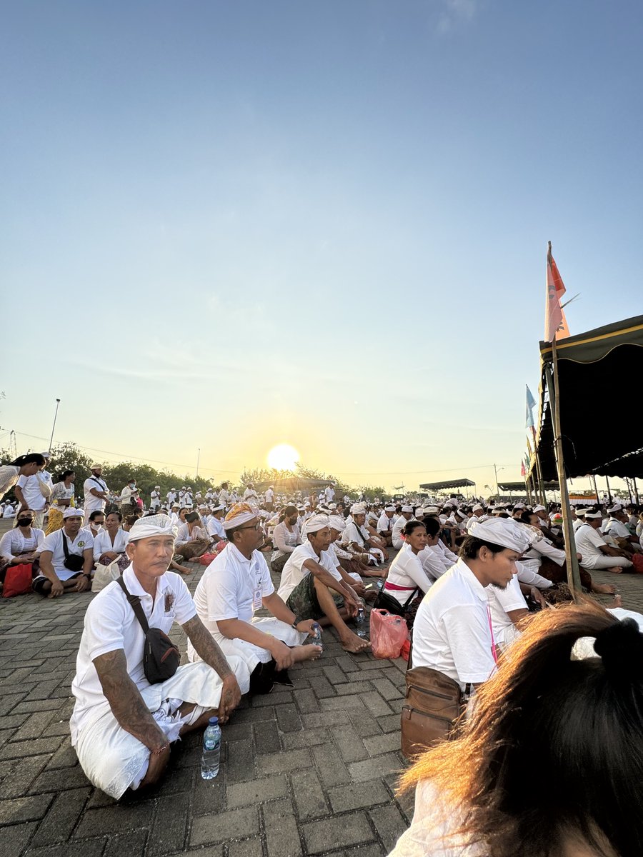 Om swastyastu,rahajeng semeng 😇🙏